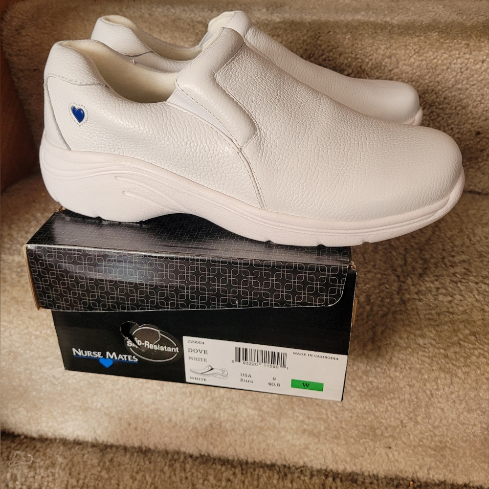 NurseMates white nursing shoes size 9